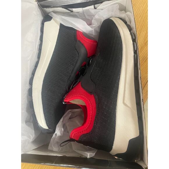 DKNY Little Kids US Size 5 Danni Dino Black/Red Sneakers Style - Picture 4 of 6